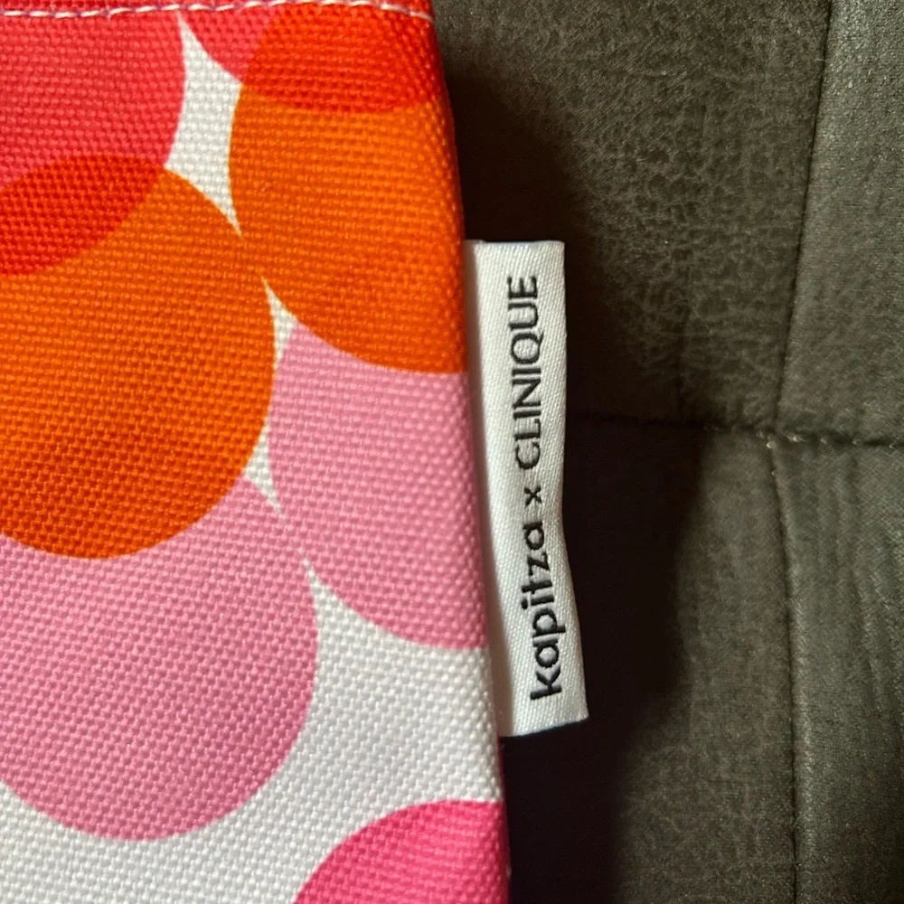 New Kapitza X Clinique Cosmetic Travel Bag Pink Purple Orange Polka Dot Modern